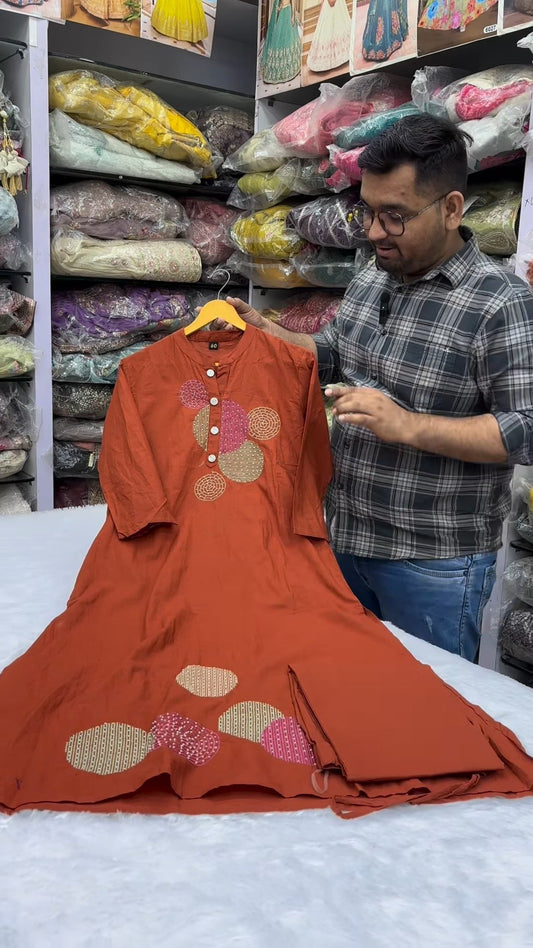 Minimalist Chic Circle-Motif Embroidered Kurta Set – Available in Terracotta & Deep Aubergine